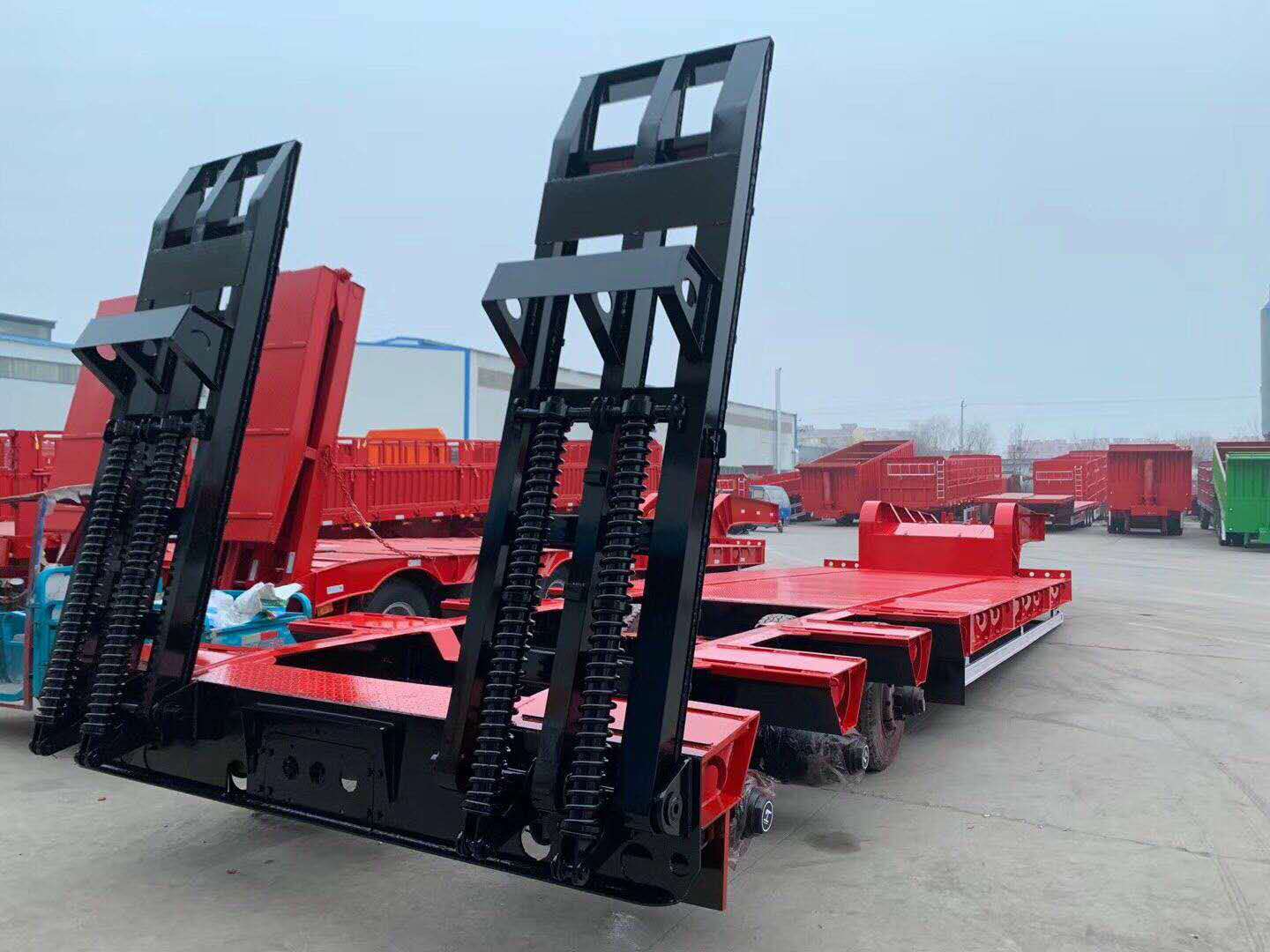 三线六轴低平板半挂车 title